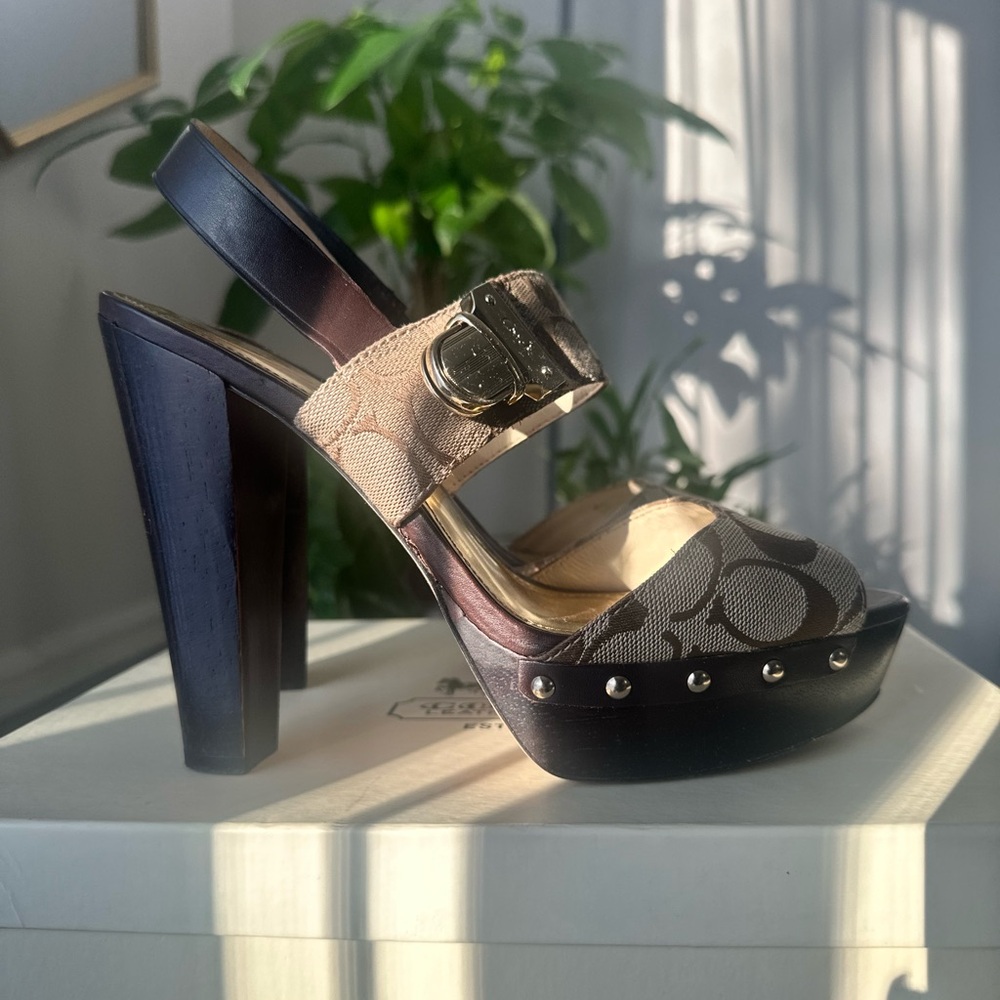 Vintage Coach "Darcey" Slingback Heels Khaki and Chestnut - Picture 4 of 7
